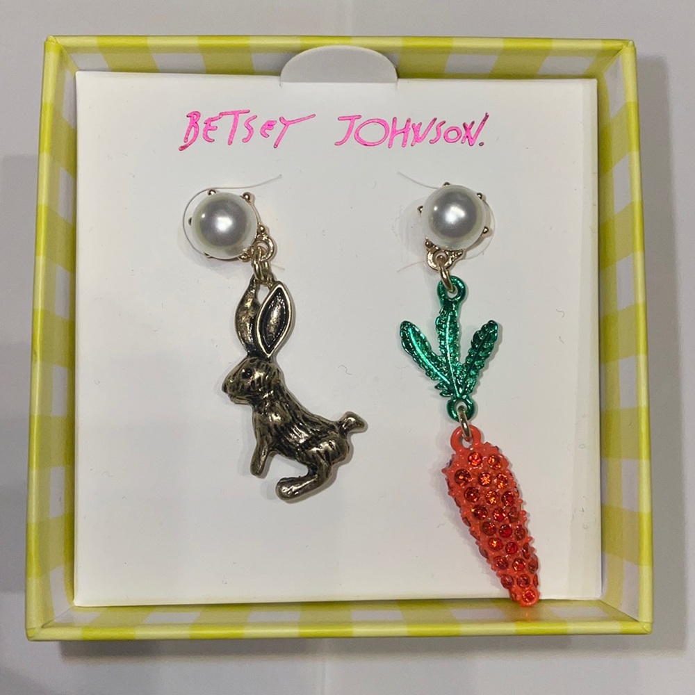 Betsey Johnson Gold Tone Bunny Rabbit Sparkly Orange Carrot Earrings New